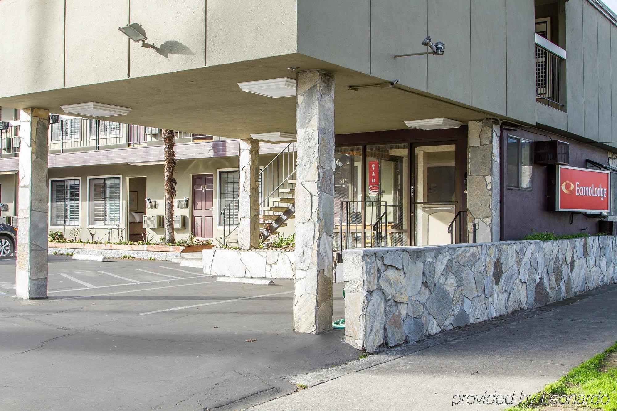 The Vine Inn Davis Exterior photo
